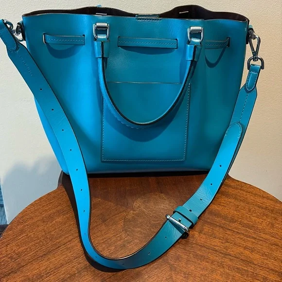 Michael Kors  bucket bag  shoulder or Crossbody bag  leather  aqua  leather
Inte - Picture 8 of 17